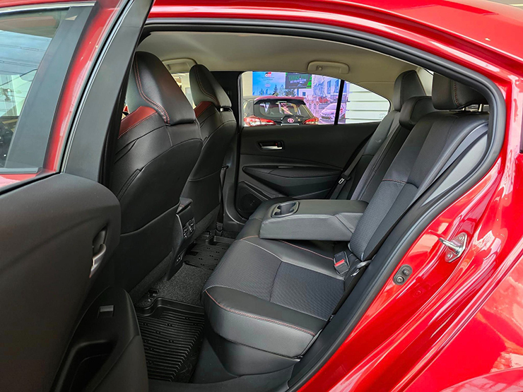 Cận cảnh Toyota Corolla Altis 2023 vừa ra mắt, giá từ 604 triệu đồng - 13