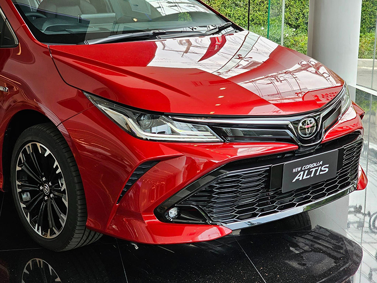 Cận cảnh Toyota Corolla Altis 2023 vừa ra mắt, giá từ 604 triệu đồng - 4