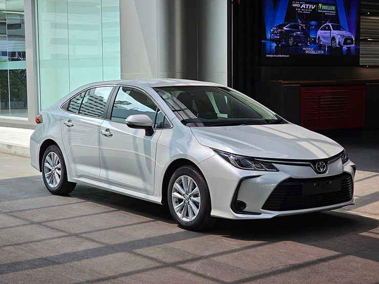 Cận cảnh Toyota Corolla Altis 2023 vừa ra mắt, giá từ 604 triệu đồng - 2