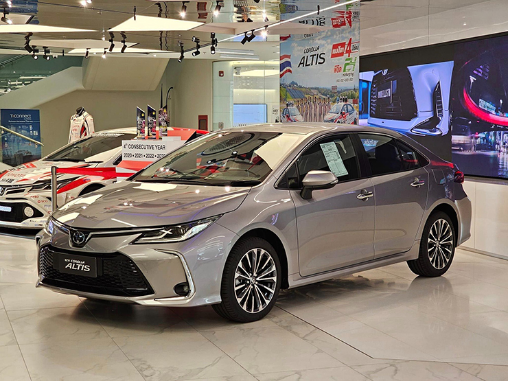 Cận cảnh Toyota Corolla Altis 2023 vừa ra mắt, giá từ 604 triệu đồng - 3