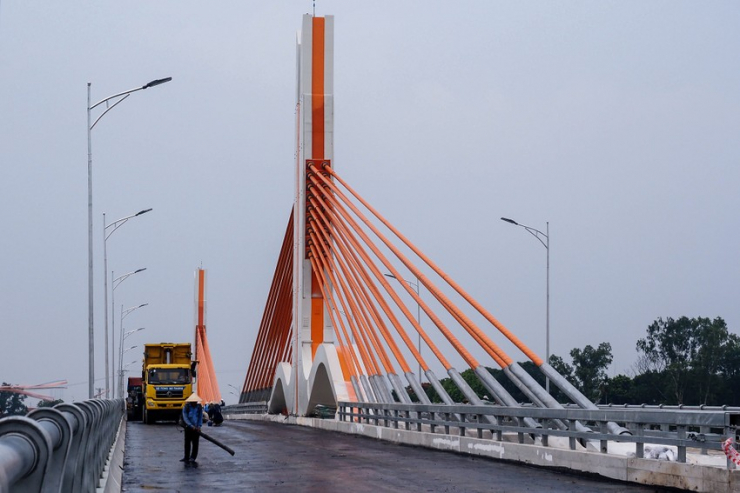 Thời điểm cầu Vĩnh Phú hoàn thành đưa vào khai thác sử dụng cũng sẽ là lúc mà các bến phà, bến đò ven sông Lô qua địa bàn TP Việt Trì và huyện Sông Lô hoàn thành "sứ mệnh lịch sử". Đây là niềm vui lớn đã đến với nhân dân huyện Sông Lô và thành phố Việt Trì nói riêng, nhân dân hai tỉnh Vĩnh Phúc và Phú Thọ nói chung.