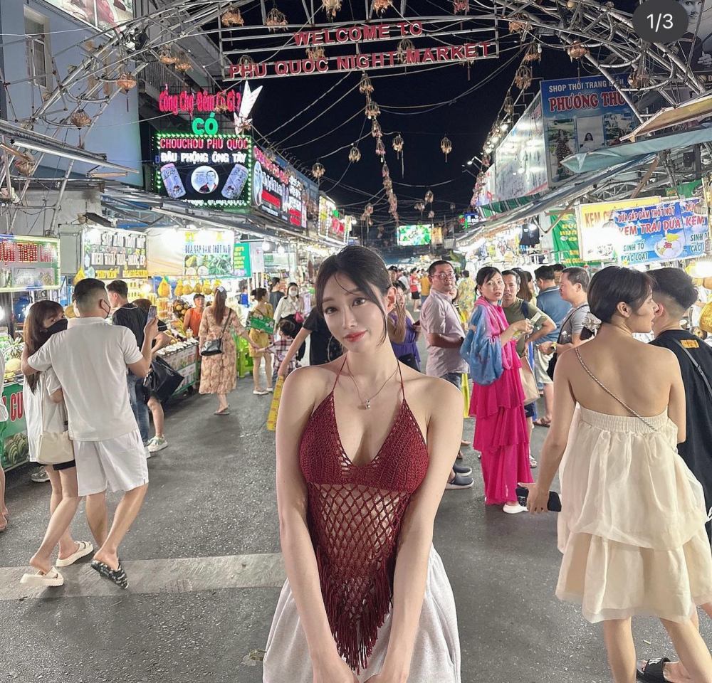 Người mẫu Hàn Quốc khoe thời trang đi chợ đêm Phú Quốc, nổi bật vì vóc dáng như búp bê - 3