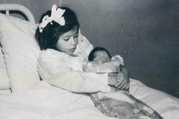 Lina Medina cùng con trai đầu lòng. Ảnh: Daily Star