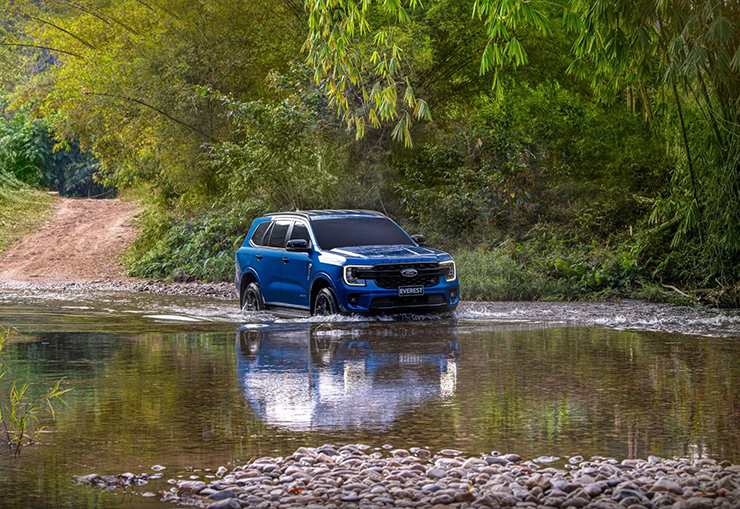 Giá xe Ford Everest niêm yết và lăn bánh tháng 6/2023 - 14