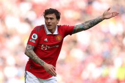 Chuyển nhượng MU 19/6: Á quân Champions League nói phũ, Lindelof mất suất vì Maguire