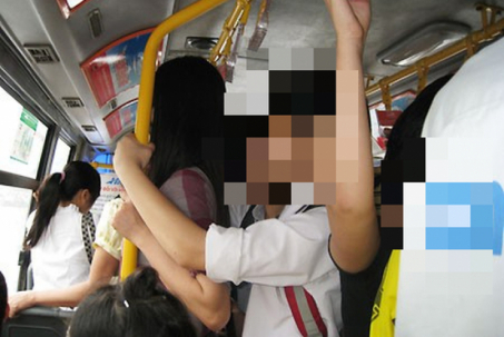 Xử lý thế nào đối với kẻ biến thái có hành vi khiêu dâm đối với các nữ hành khách trên xe buýt?