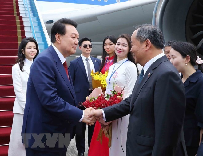 Tổng thống Hàn Quốc và phu nhân đến Hà Nội, bắt đầu thăm chính thức Việt Nam - 2