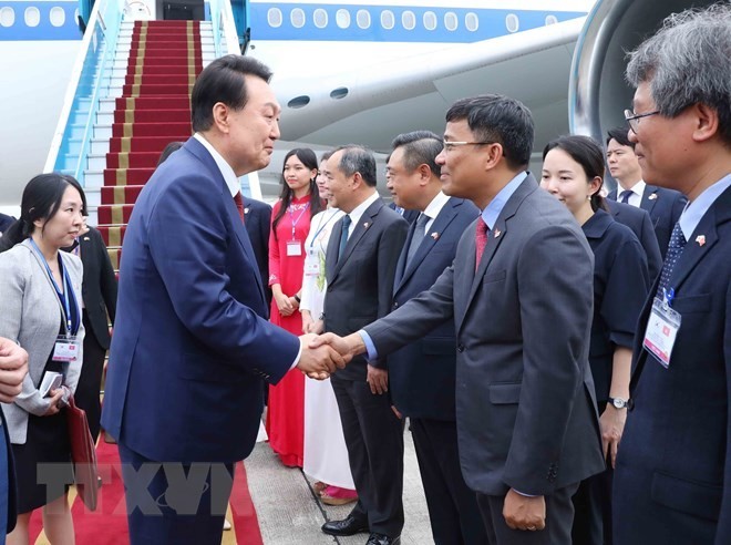 Tổng thống Hàn Quốc và phu nhân đến Hà Nội, bắt đầu thăm chính thức Việt Nam - 4