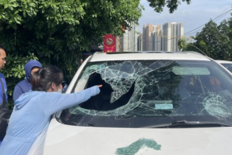 Người phụ nữ đập vỡ kính ô tô, gây náo loạn trên phố Hà Nội do nghi đánh ghen có thể bị xử lý hình sự?