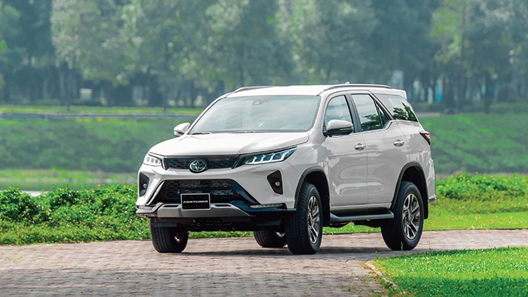 Giá xe Toyota Fortuner niêm yết và lăn bánh tháng 6/2023 - 1