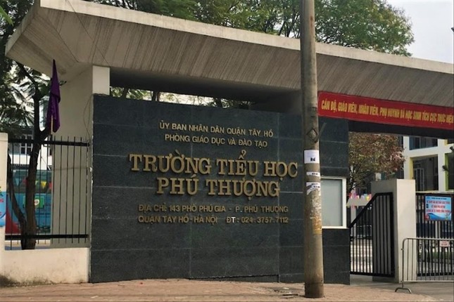 Trường tiểu học Phú Thượng (Tây Hồ, Hà Nội), nơi xảy ra vụ dàn dựng “xin học trái tuyến cho con” để cưỡng đoạt tài sản