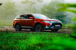 Giá xe Mitsubishi Outlander tháng 6/2023, ưu đãi 50% LPTB và nhiều quà tặng