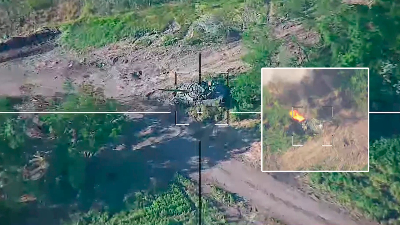 Nga đăng video xe tăng Ukraine nổ tung sau khi bị UAV Lancet đánh trúng 
