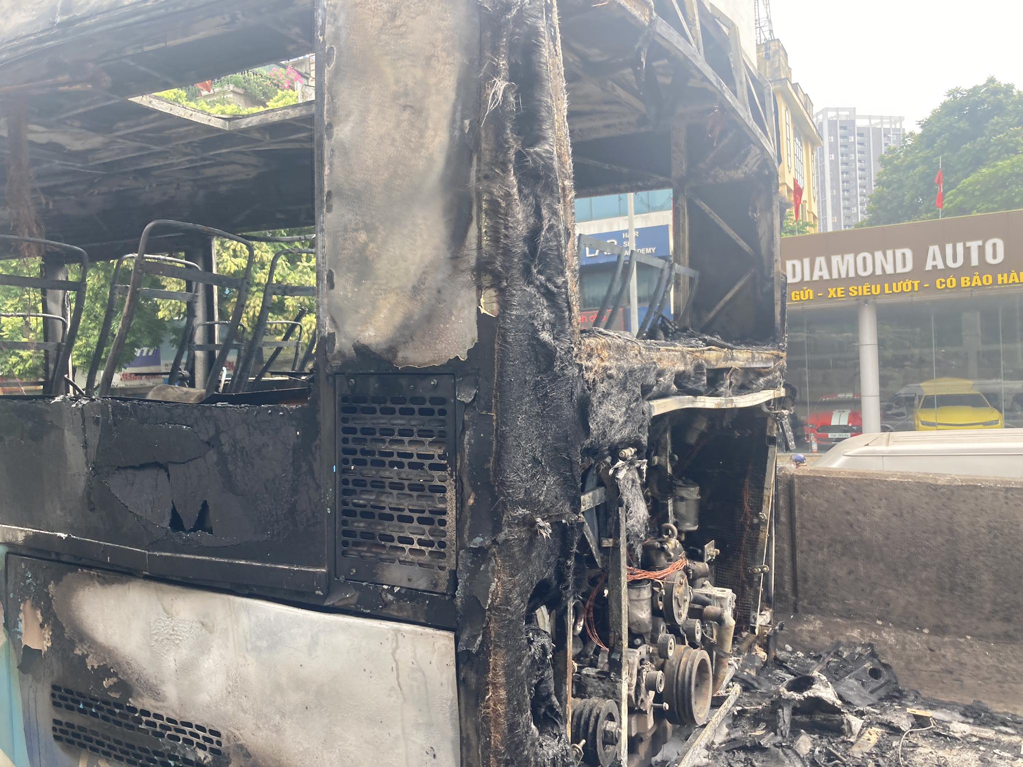Cảnh sát thông tin ban đầu vụ xe buýt bốc cháy ở đường Vành đai 3 trên cao - 5