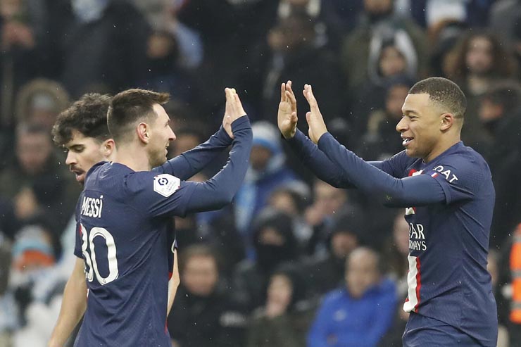 Messi khuyên Mbappe rời PSG?