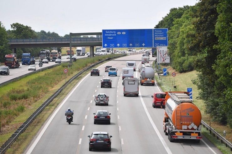 Trên tuyến đường này, tốc độ tối thiểu được yêu cầu là 60km/h, còn tốc độ an toàn được khuyến cáo từ 65km đến 160km/h.
