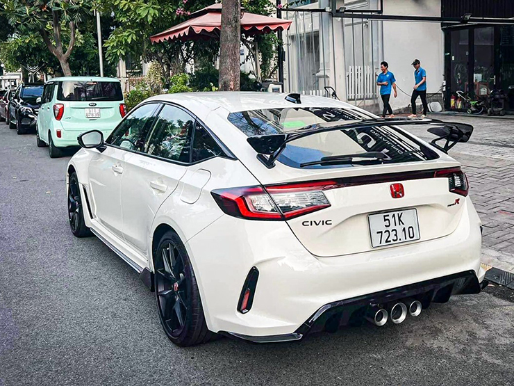 Honda Civic Type R màu đen đầu tiên xuất hiện tại Hà Nội - 3