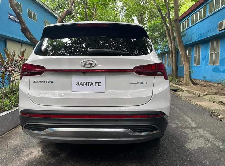 Hyundai Santa Fe phiên bản hybrid tiếp tục lộ diện tại Việt Nam - 1