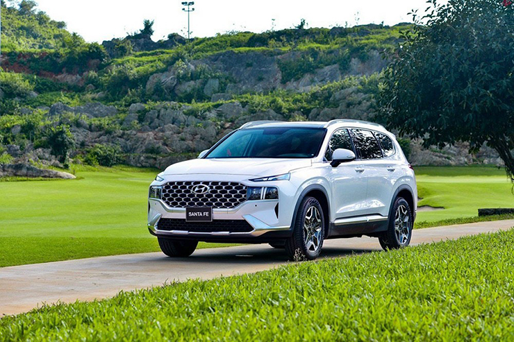 Hyundai Santa Fe phiên bản hybrid tiếp tục lộ diện tại Việt Nam - 5