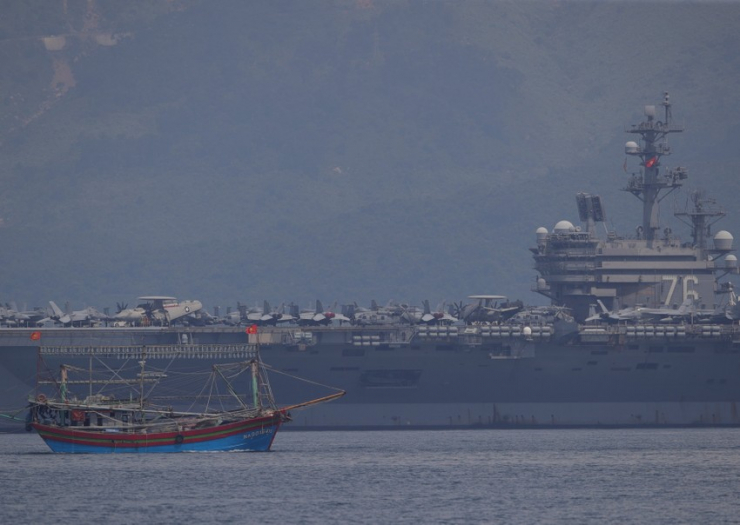 Ngắm tàu sân bay Mỹ USS Ronald Reagan trên vịnh Đà Nẵng - 2