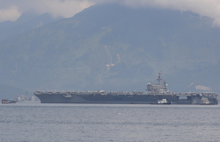 Ngắm tàu sân bay Mỹ USS Ronald Reagan trên vịnh Đà Nẵng - 6