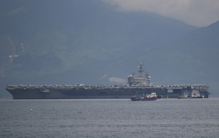 Ngắm tàu sân bay Mỹ USS Ronald Reagan trên vịnh Đà Nẵng - 4