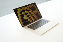 Tháo rời MacBook Air 15 inch M2 khám phá điều bất ngờ