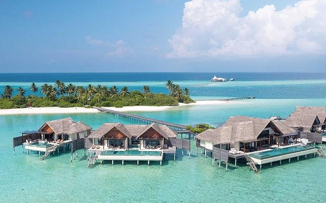 Mặc dù là quốc gia nhỏ bé nhất châu Á nhưng ngày nay, Maldives đã được cả thế giới biết đến với danh xưng thiên đường du lịch, mỗi năm đón 1,7 triệu du khách.
