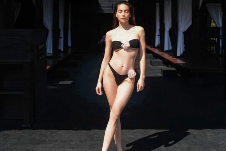 Hồ Ngọc Hà diện bikini bé xíu khoe vóc dáng nuột nà tại Bali