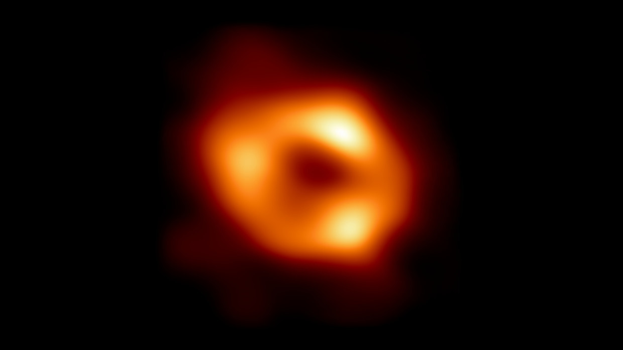 Phát hiện mới về hố đen nặng gấp 4 triệu lần Mặt trời - 1