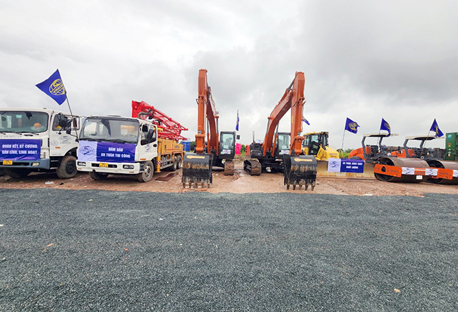 Vingroup tổ chức hàng trăm chuyến VinBus miễn phí tới Mega Grand World Hà Nội - 1