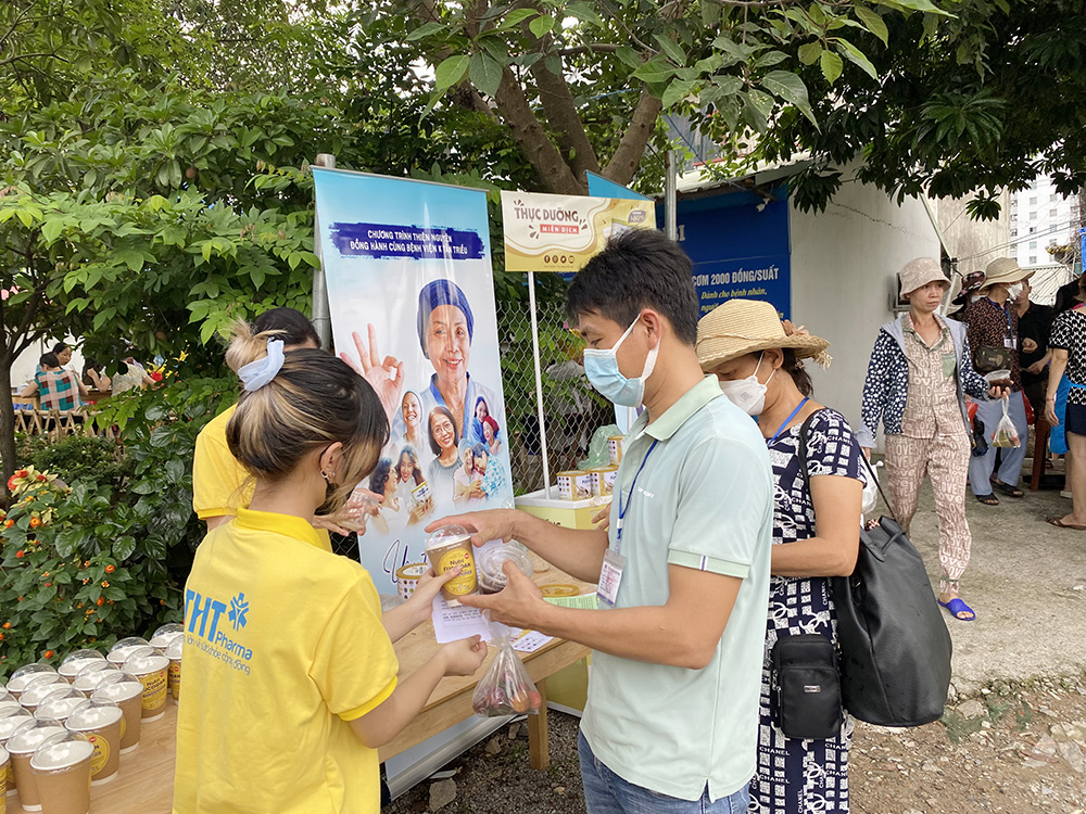 Nutri Fucoidan dành tặng 150 suất quà hàng tuần cho bệnh nhân K Tân Triều - 2