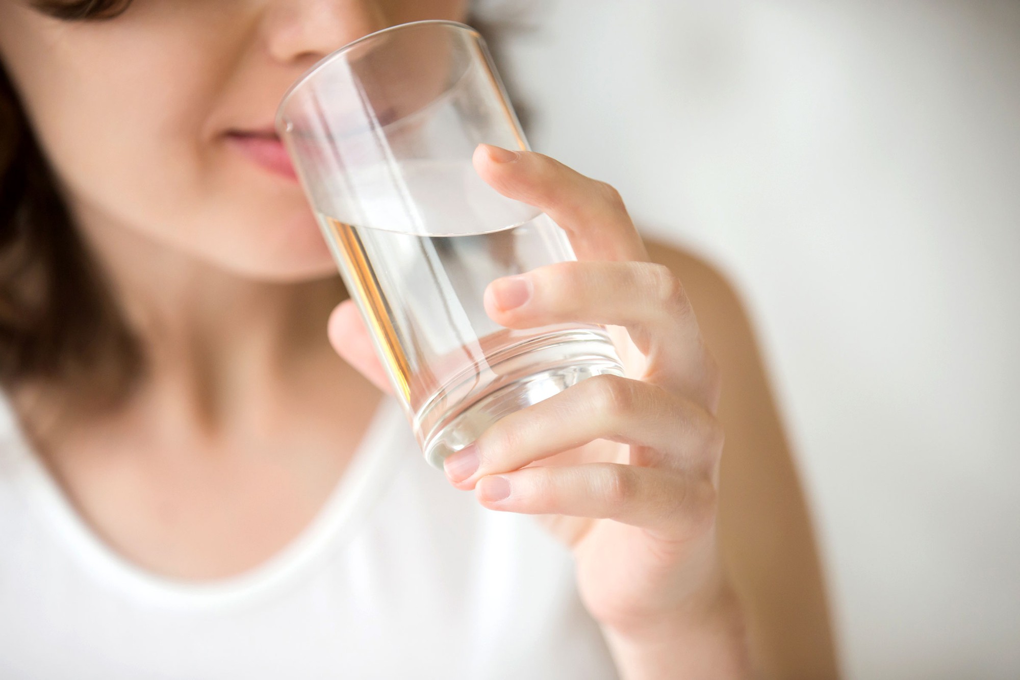 3 triệu chứng này xuất hiện sau khi uống nước cho thấy tuổi thọ của bạn đang dần rút ngắn - 1