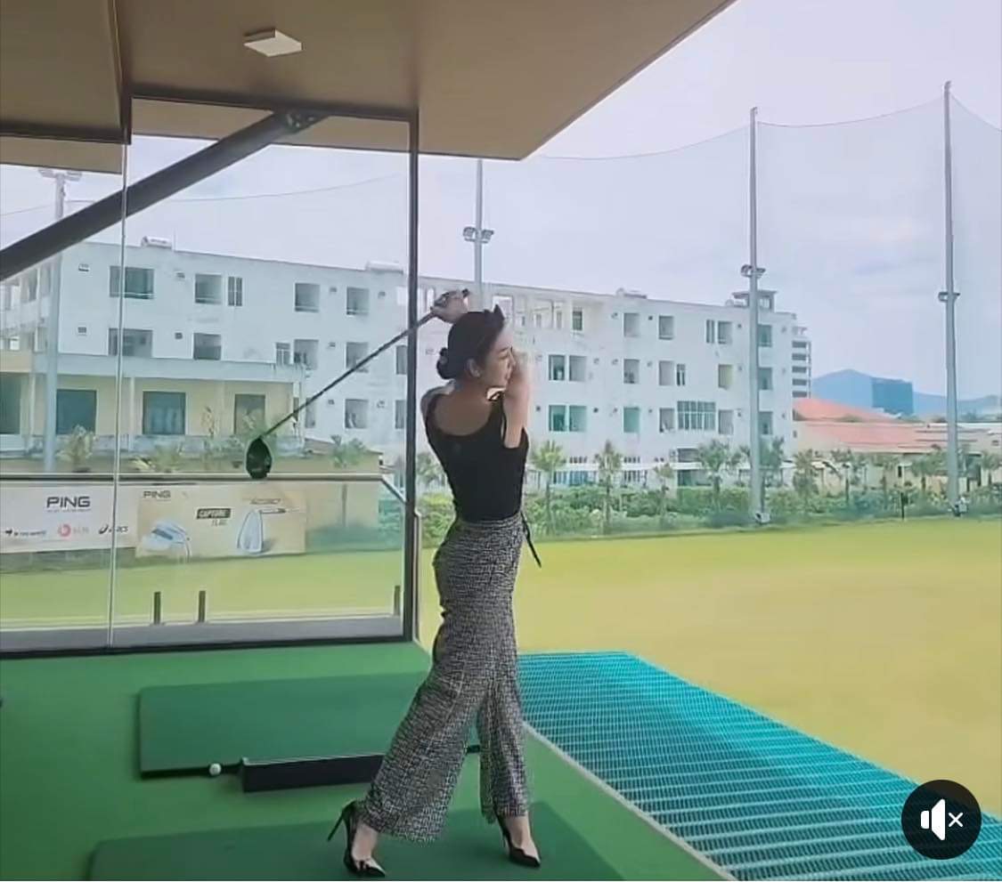 Jennifer Phạm đi giày cao gót thực hiện cú Swing cực "mượt".