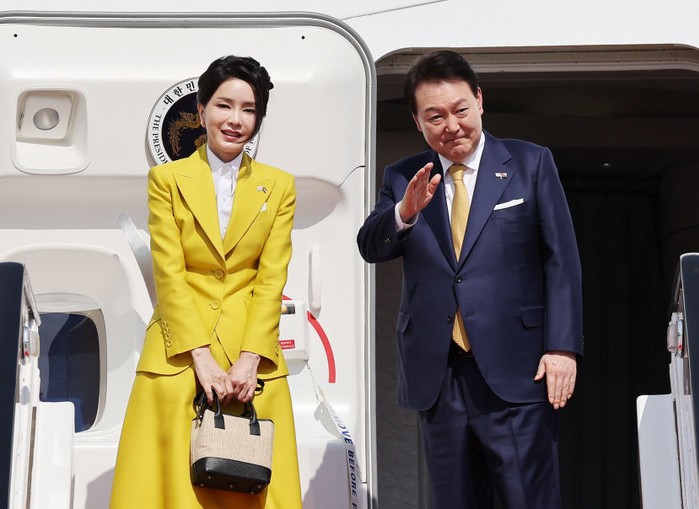 Đệ nhất phu nhân Hàn Quốc khiến váy áo cháy hàng - 3