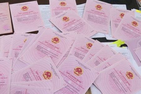 Vì sao hơn 4.000 sổ đỏ của người dân ở Quảng Bình bị "giữ lại" đến 10 năm?