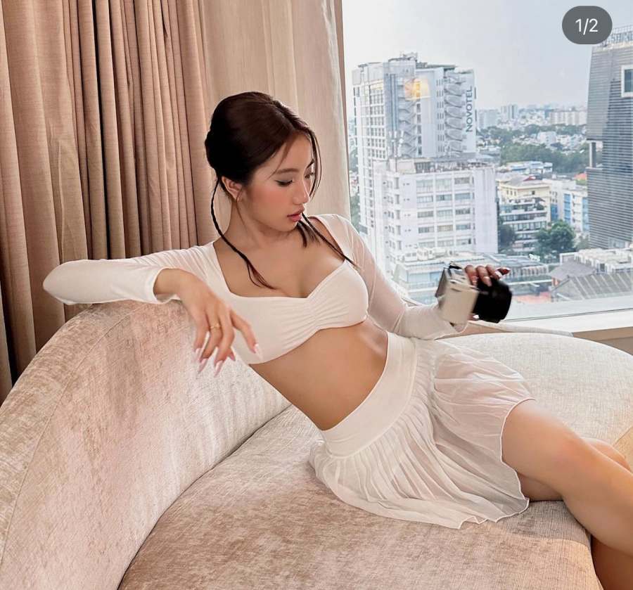 "Hot girl Quảng Ninh lấy chồng thiếu gia" khoe rãnh lưng điểm 10, đẩy tạ hùng hục độ dáng - 1