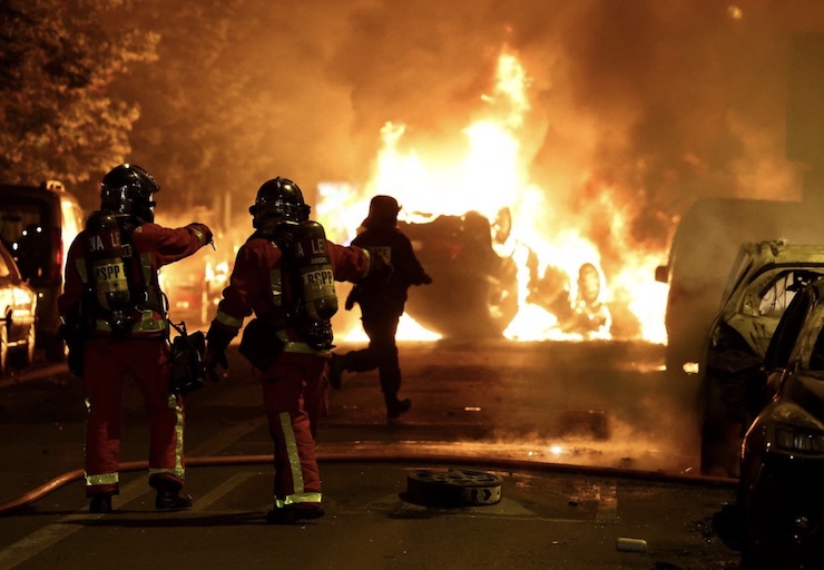 Bạo loạn bùng phát vụ thiếu niên 17 tuổi bị cảnh sát bắn chết: Tổng thống Pháp lên tiếng - 1
