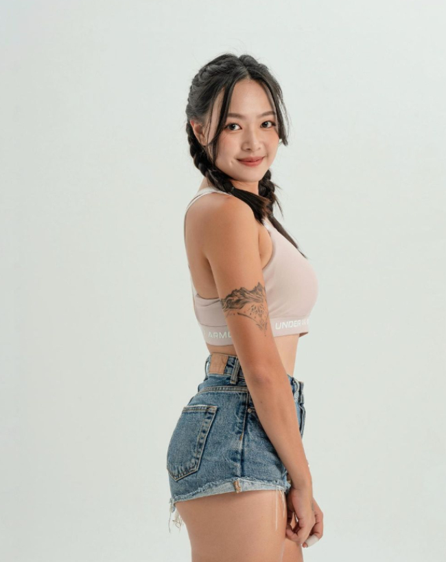 Quách Phi xinh đẹp chẳng kém các hotgirl.
