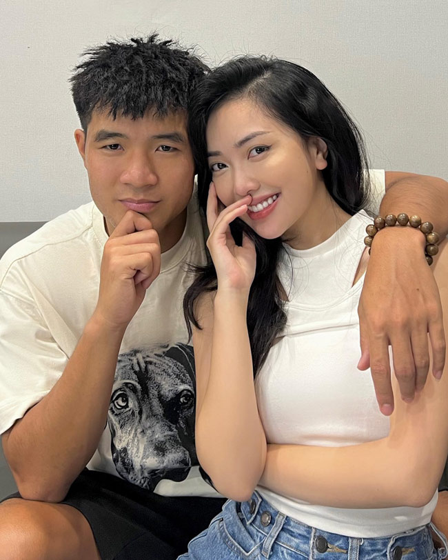 Cầu thủ Hà Đức Chinh và cô vợ hot girl - Mai Hà Trang tổ chức đám cưới vào tháng 2/2022. 
