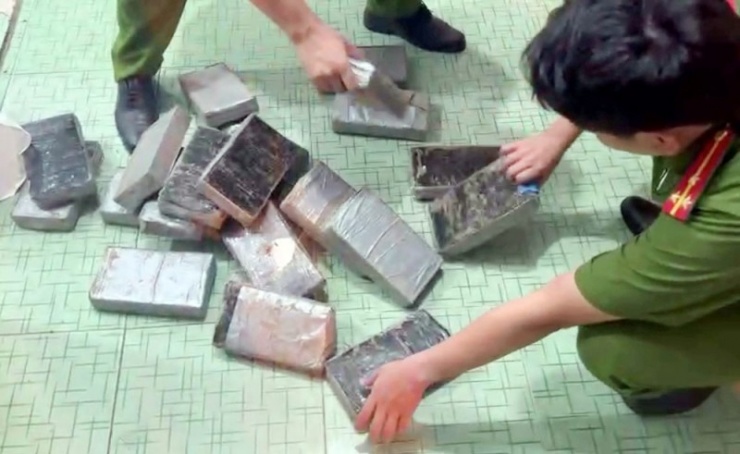 Cận cảnh gói có chứa chất bột màu trắng nghi cocaine tại TP Vũng Tàu.