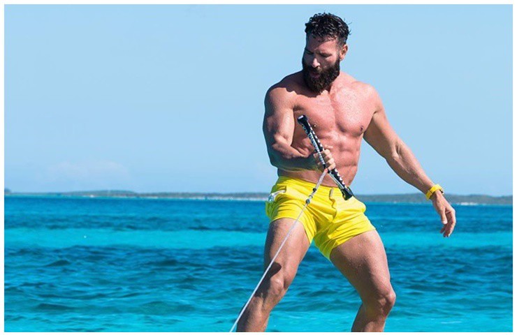 Dan Bilzerian là triệu phú ăn chơi đình đám, có biệt danh là "Vua Instagram".
