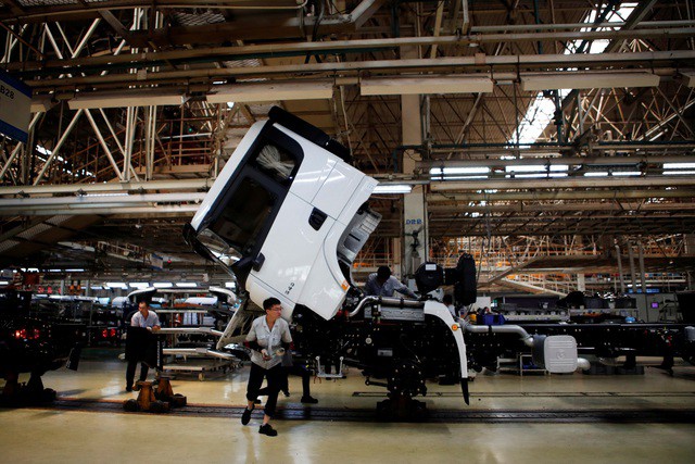 Công nhân tại một nhà máy ở TP Tây An , tỉnh Thiểm Tây - Trung Quốc Ảnh: Reuters