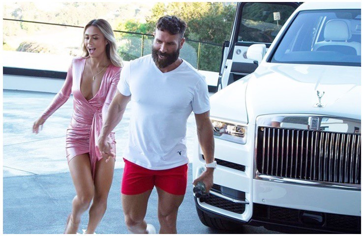 Dan Bilzerian không thiếu gái đẹp vây quanh, anh thường tổ chức những bữa tiệc bốc lửa.&nbsp;
