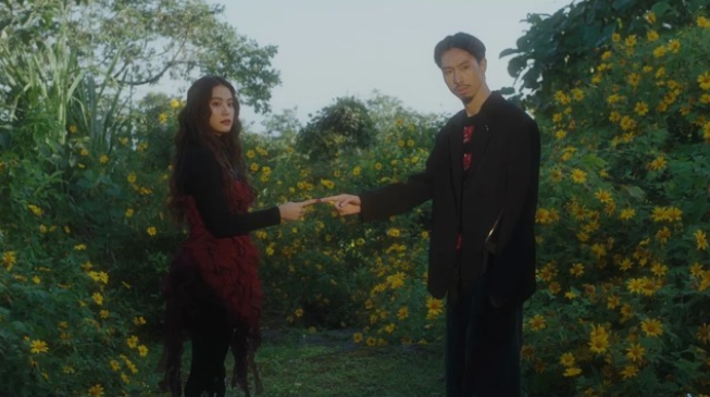 Hình ảnh trong MV "Miền đất hứa" khiến fan liên tưởng tới một đám cưới.