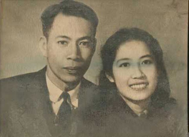Tấm ảnh cưới của cô dâu Nguyễn Thị Ngọc Toản và chú rể Đại đoàn phó đại đoàn quân Tiên phong Cao Văn Khánh đã được trao tặng lại cho Ban Quản lý di tích tỉnh Điện Biên.