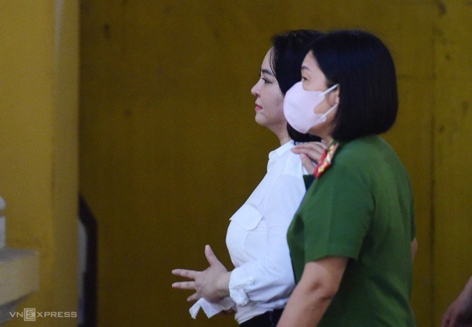 Bà Phương Hằng được đưa đến tòa hồi tháng 9 năm ngoái. Ảnh: Thanh Tùng