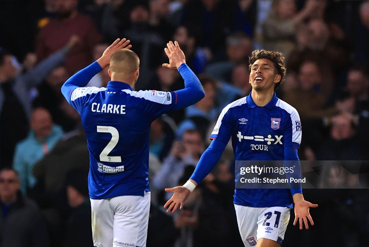 Ipswich Town có chiến thắng quan trọng để đòi lại ngôi đầu giải hạng nhất Anh