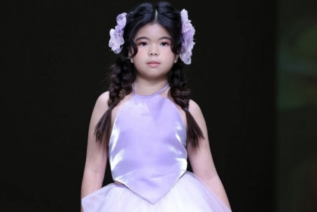 Mẫu nhí 10 tuổi chinh phục Tuần lễ thời trang Thượng Hải