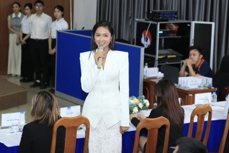 Hoa hậu H'Hen Niê cổ vũ ĐT Việt Nam chinh phục thử thách